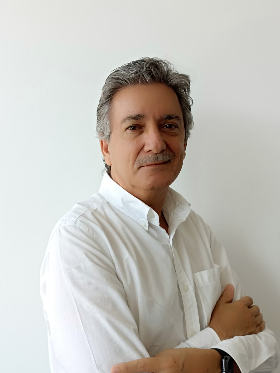 M.B.A. Esteban Arata H.